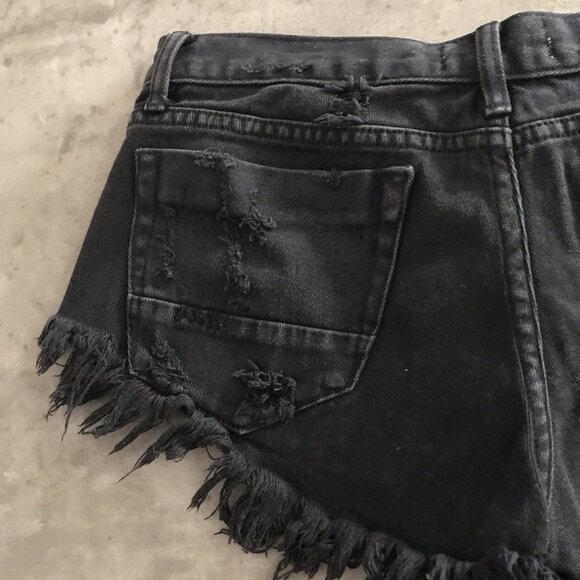One Teaspoon Bonitas Shorts 26 Black Cut off Denim Button Fly Destroyed Festival - Picture 9 of 14